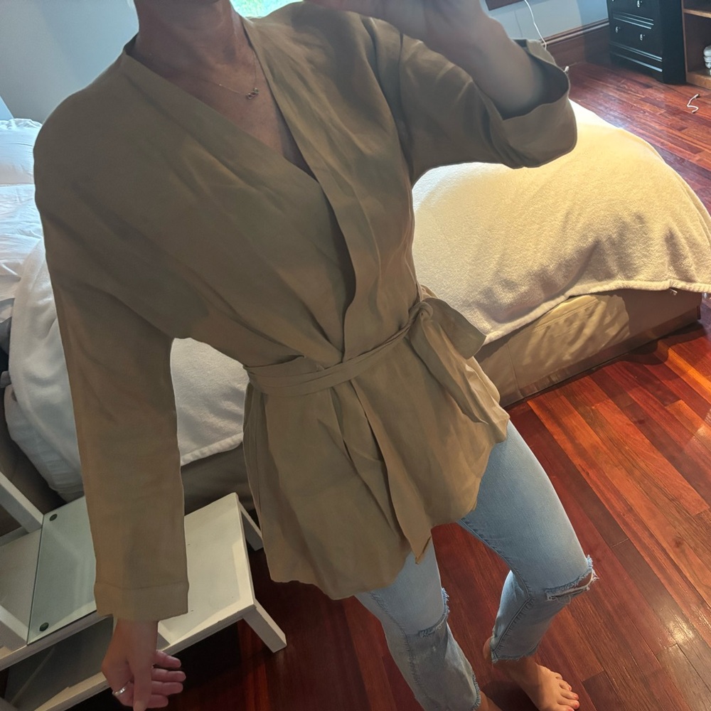 Zara Beige Linen Top- like new condition - Picture 5 of 8